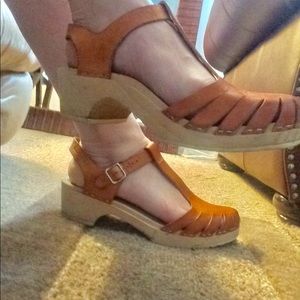 Swedish Hasbeens t-strap clogs
